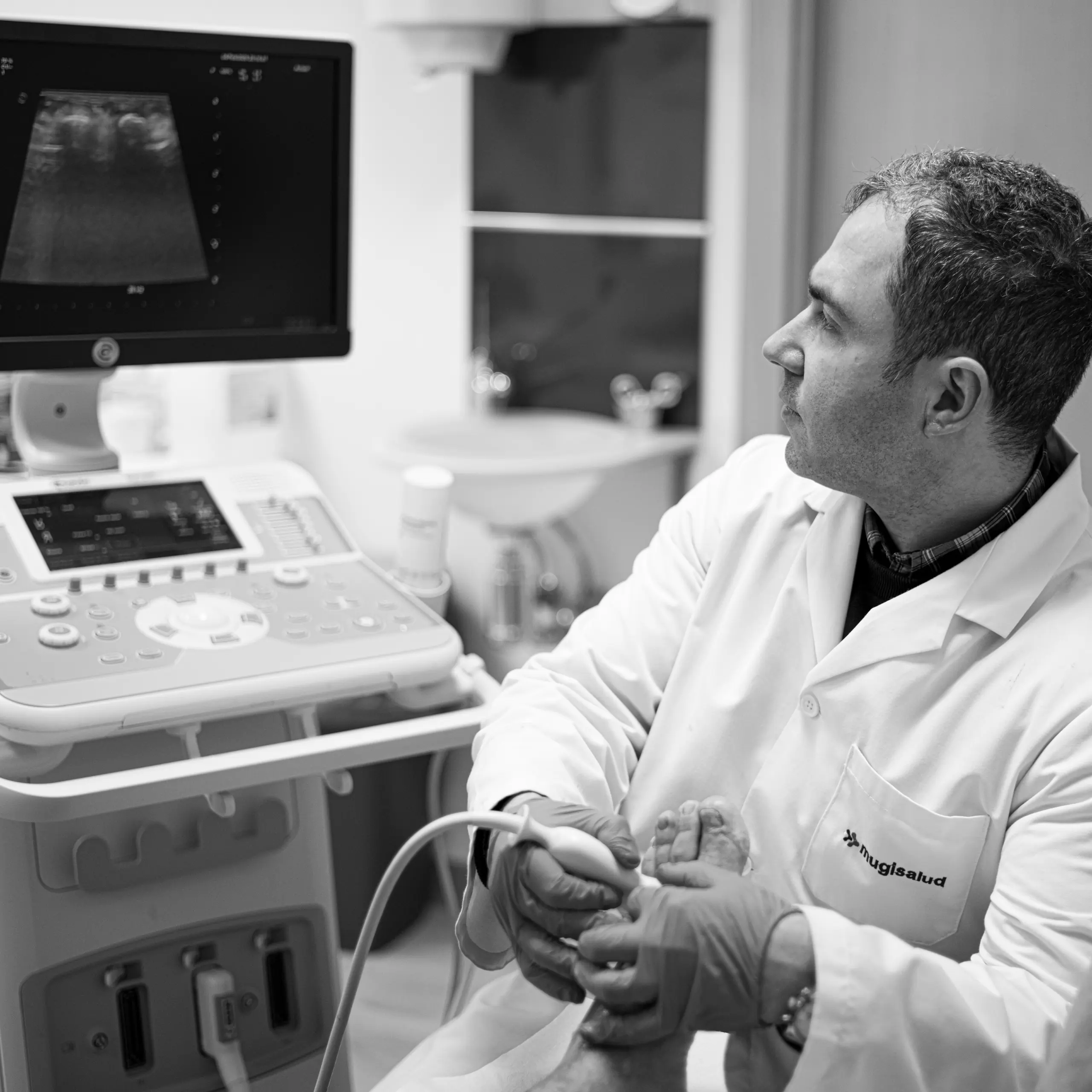 Equipo de traumatólogos especializados en Mugisalud Bilbao