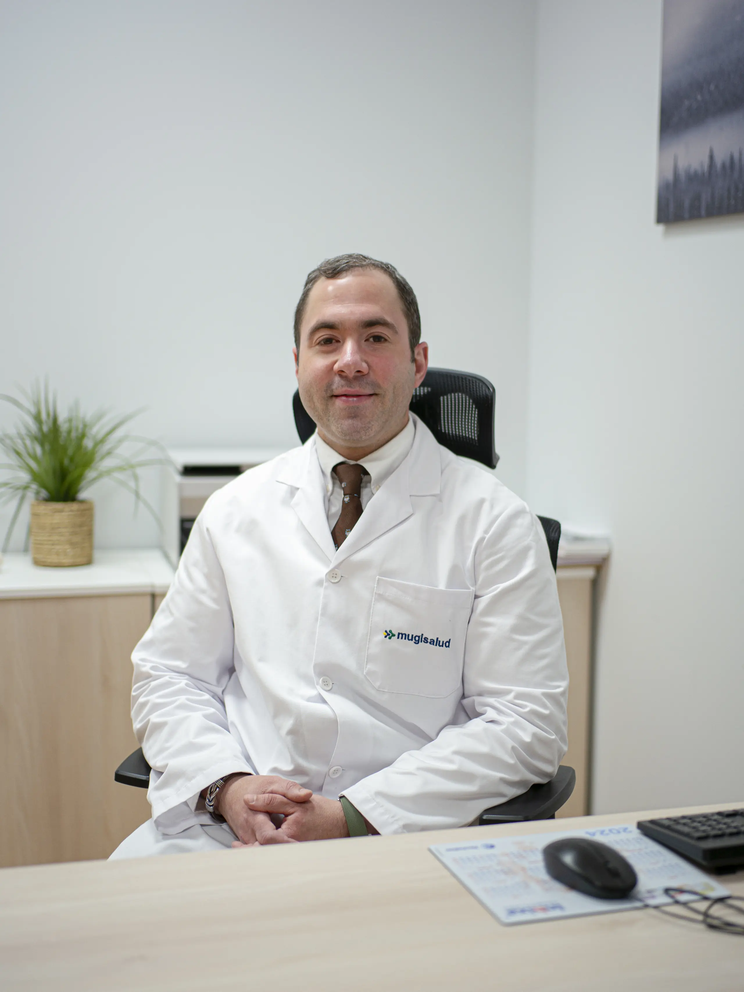 Dr. Ángel Vargas Pérez, traumatólogo especialista en cirugía mínimamente invasiva de pie y tobillo en Mugisalud Bilbao