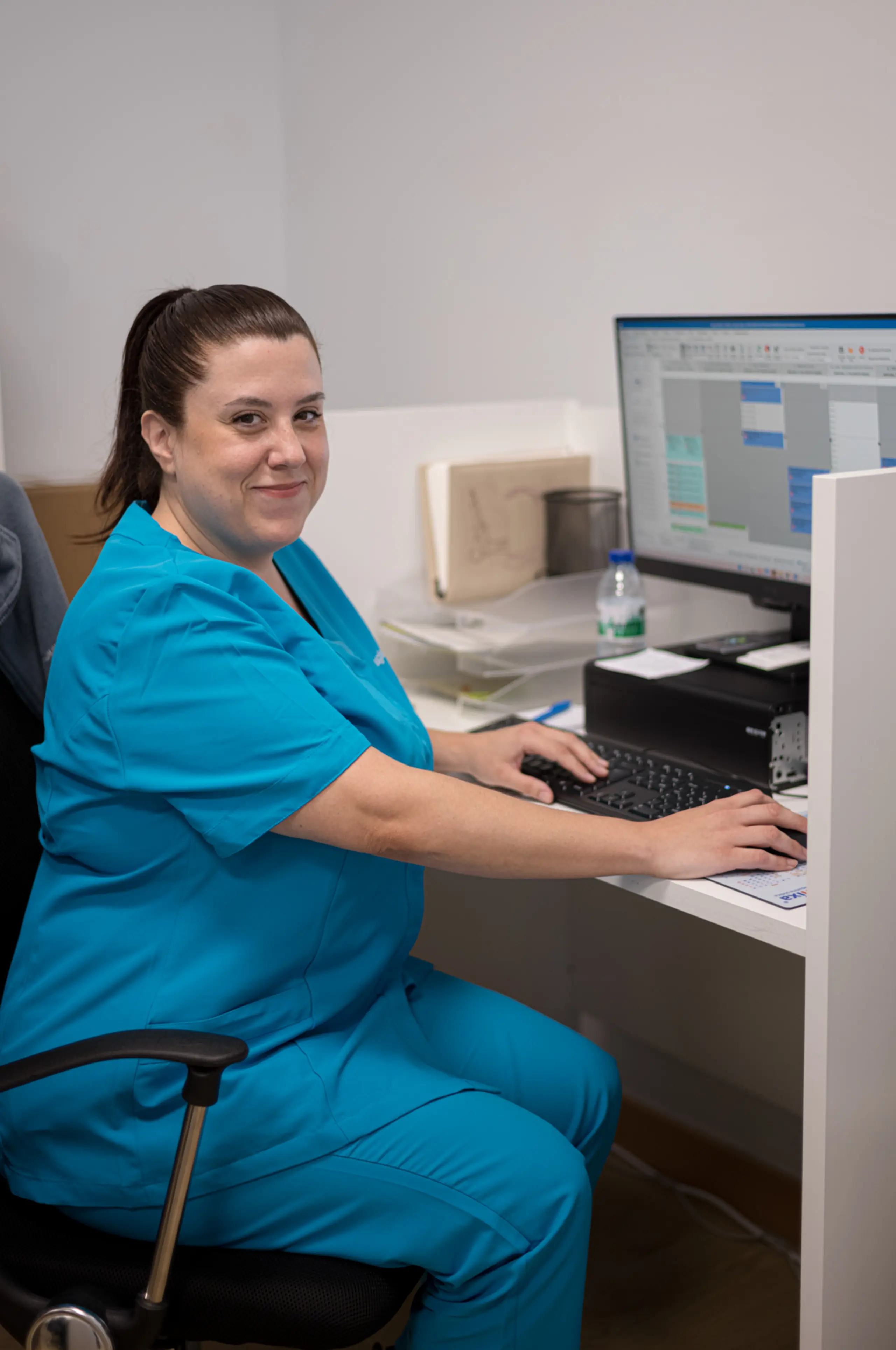 Estefanía Simón, fisioterapeuta especialista en terapia manual y lesiones deportivas en Mugisalud Bilbao